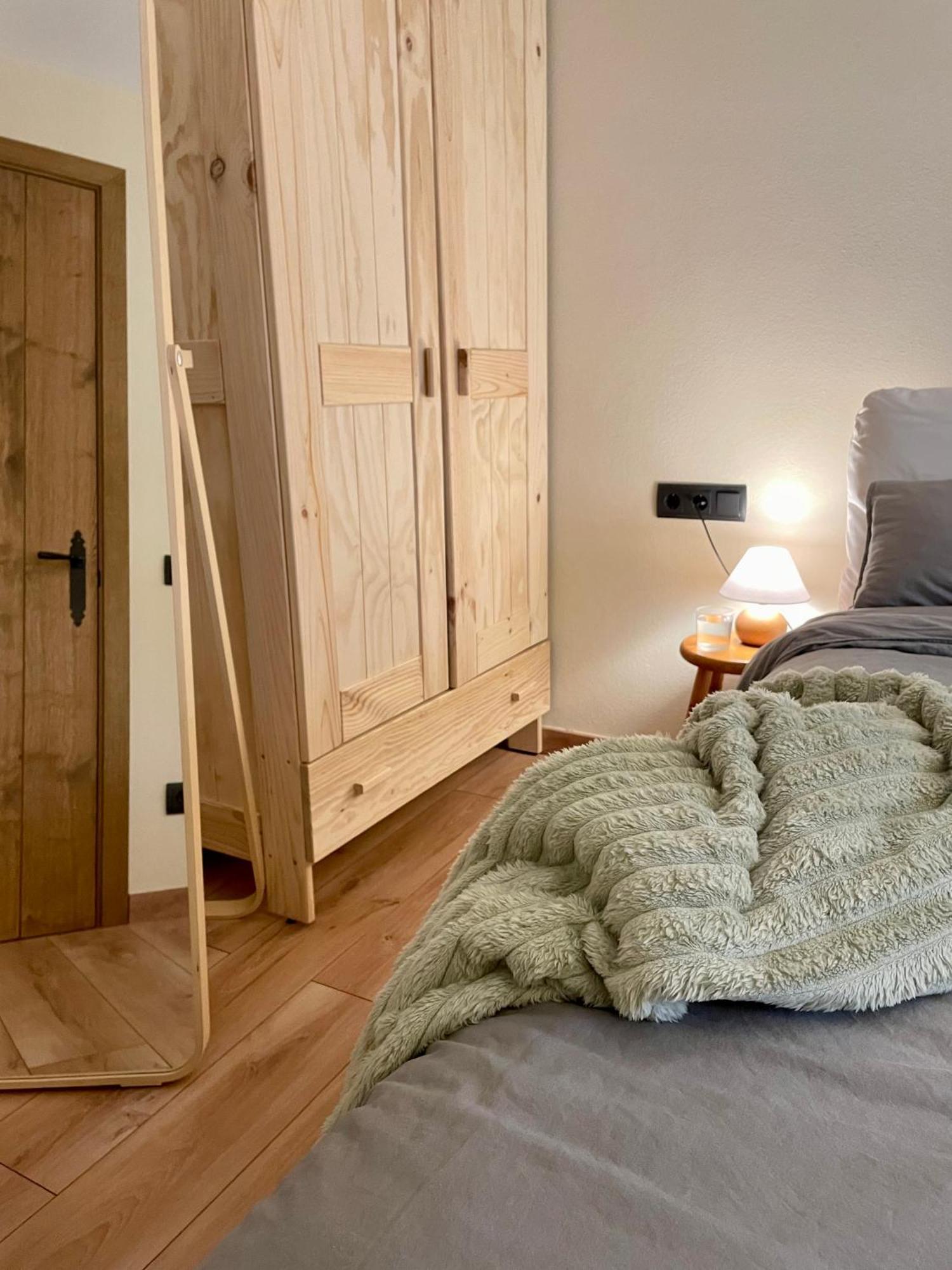 Un Poble Precios Apartment